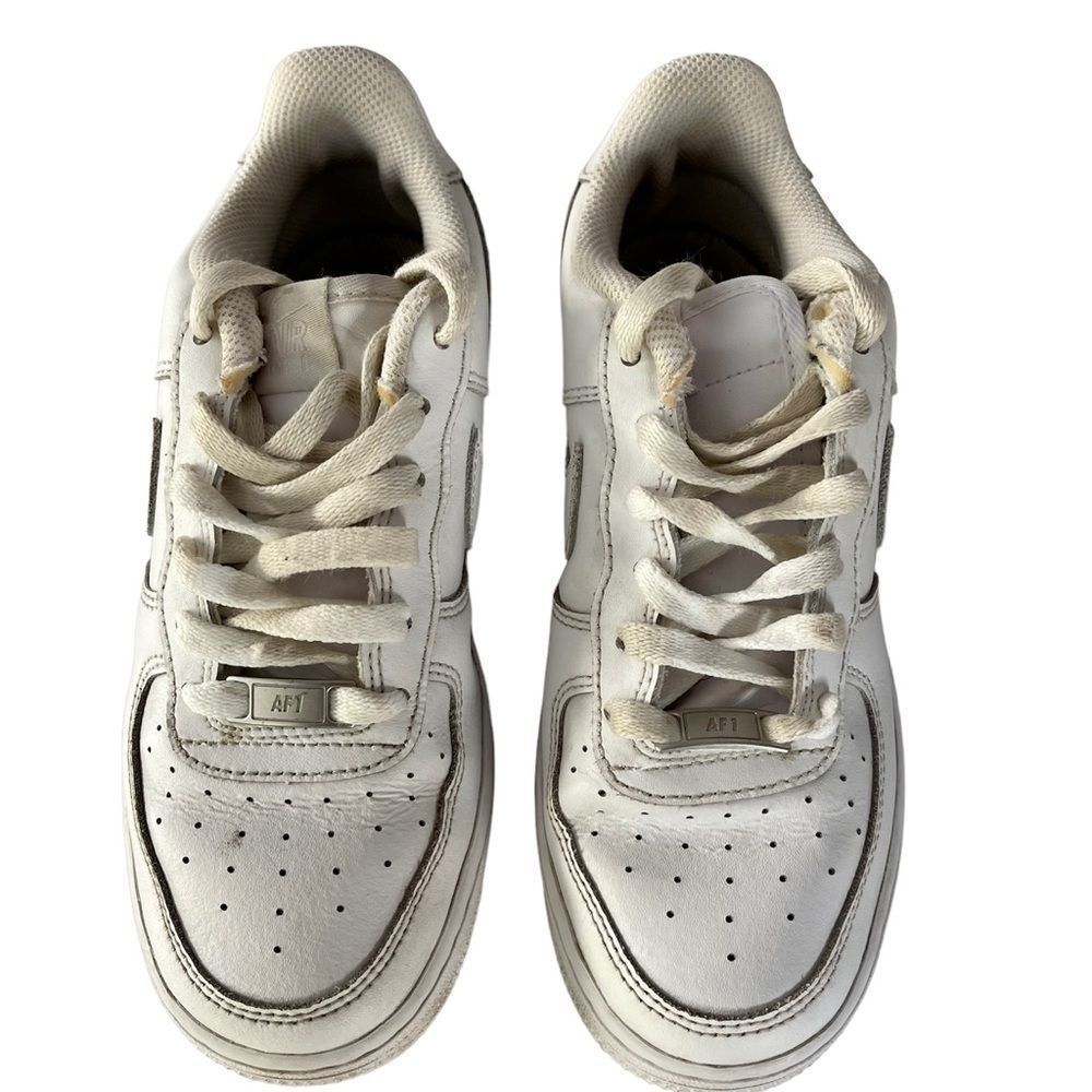 Boys size 4 Air Force one low white sneakers - Picture 4 of 7